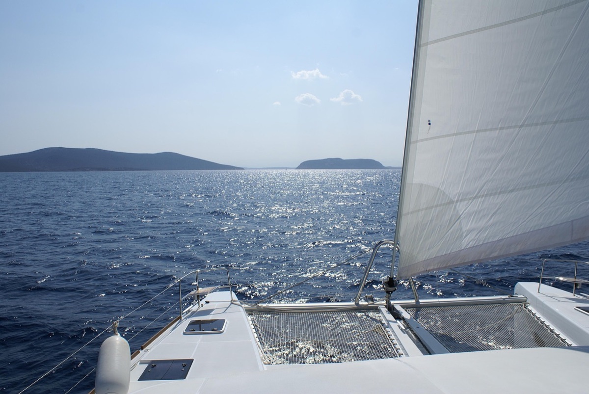 Navigation en catamaran à voile en Méditerranée